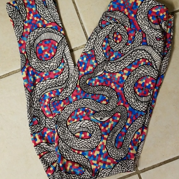 Lularoe snake leggings Clearance